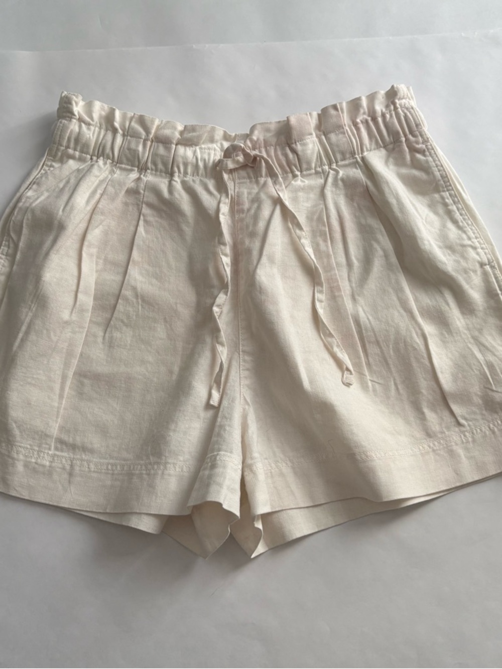 Uniqlo High-Waist Cream Drawstring Linen-Cotton Blend Shorts